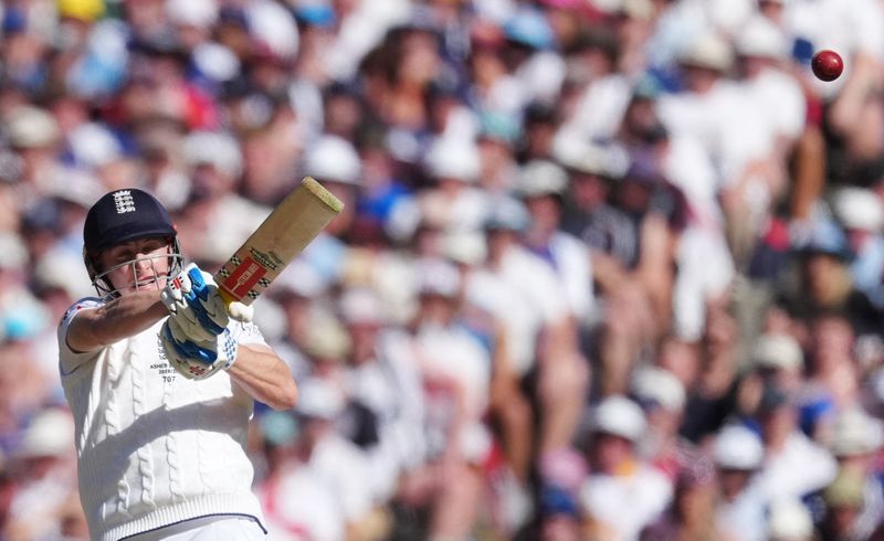 Cricket-England beat Australia by four wickets in Melbourne for drought-breaking win