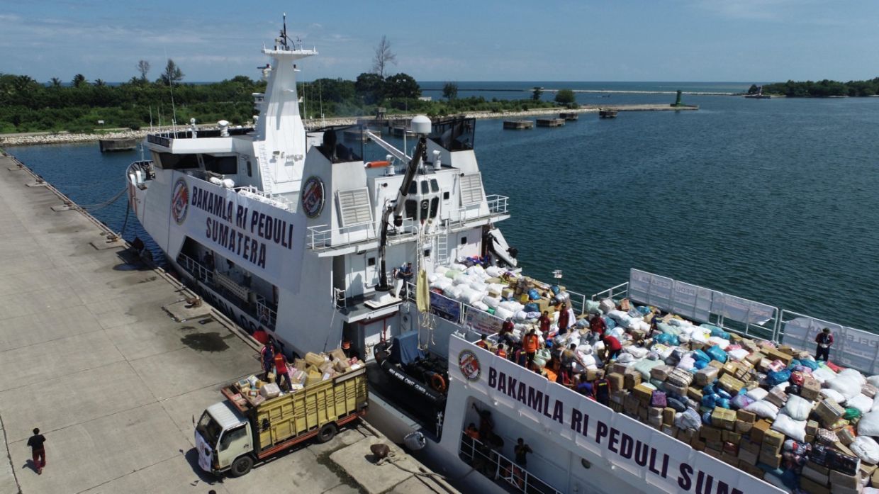 Indonesian maritime patrol vessel arrives in North Aceh with 92.2 tonnes of aid