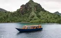 Four Spaniards missing after wooden tourist boat sinks off Indonesia's famous Komodo National Park