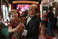 Shanghai's elderly waltz back to the past at lunchtime dance halls