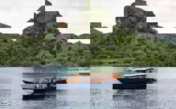 Four Spaniards missing after wooden tourist boat sinks off Indonesia's famous Komodo National Park