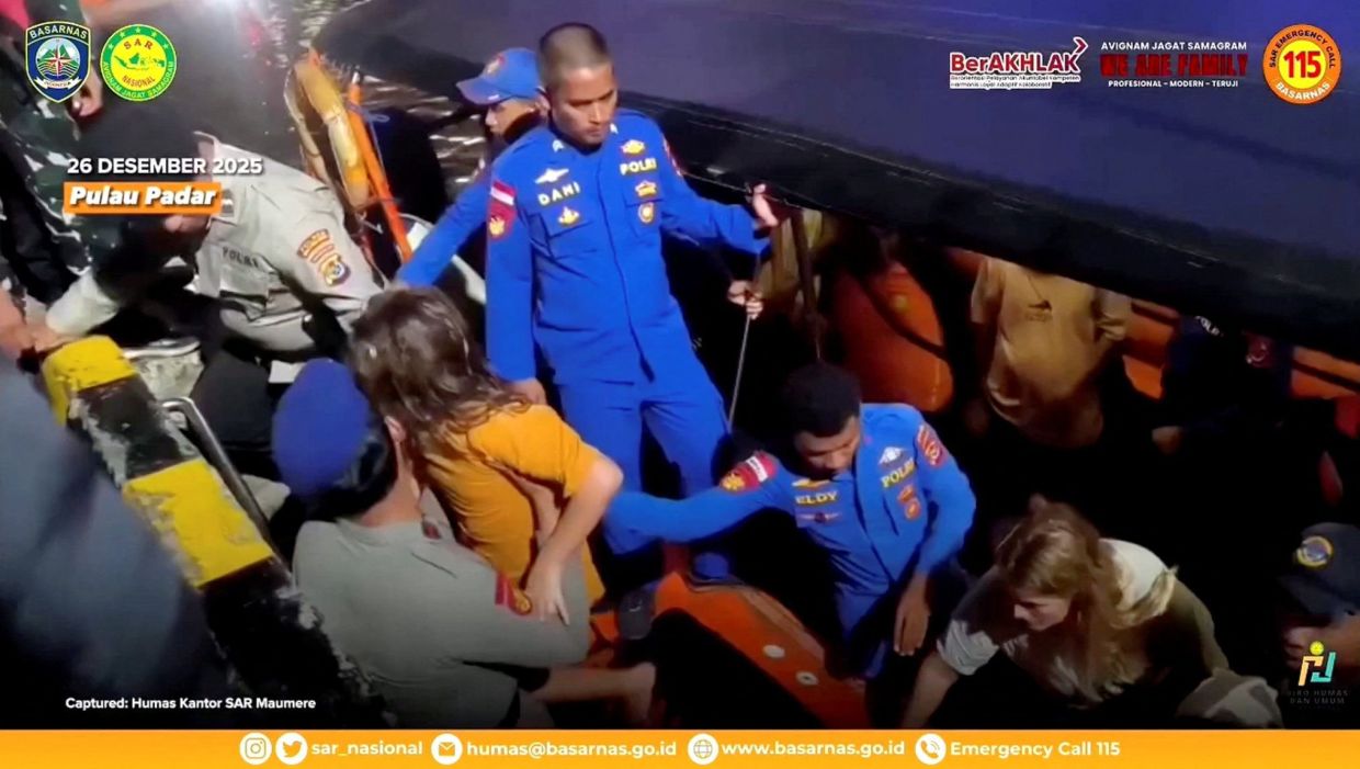 Search continues for Spanish family feared lost after boat sinks in Indonesia