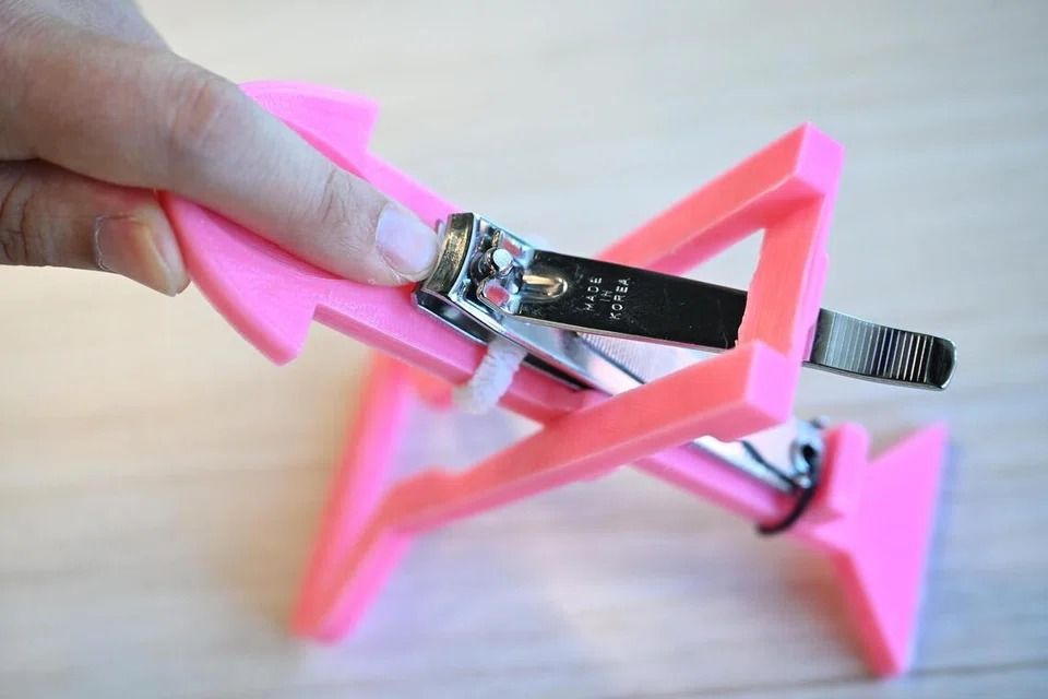 A low-cost version of this tool was created with 3D-printing filament, cable ties and a regular nail clipper. - ST
