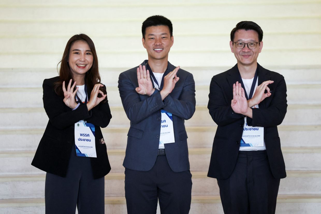 People's Party leader and prime ministerial candidate Natthaphong Ruengpanyawut and other party members gesture number forty-six after the number draw during a party list registration event ahead of the upcoming election, in Bangkok, Thailand, on Sunday, December 28, 2025. -- Photo: REUTERS/Athit Perawongmetha
