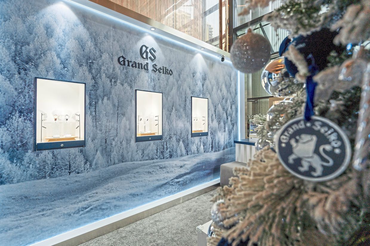 The exhibition also showcases a curated selection of historical Grand Seiko timepieces.