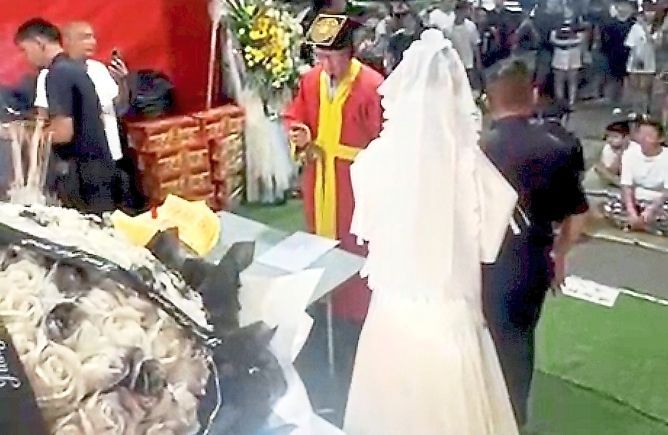 Couple forever united in afterlife