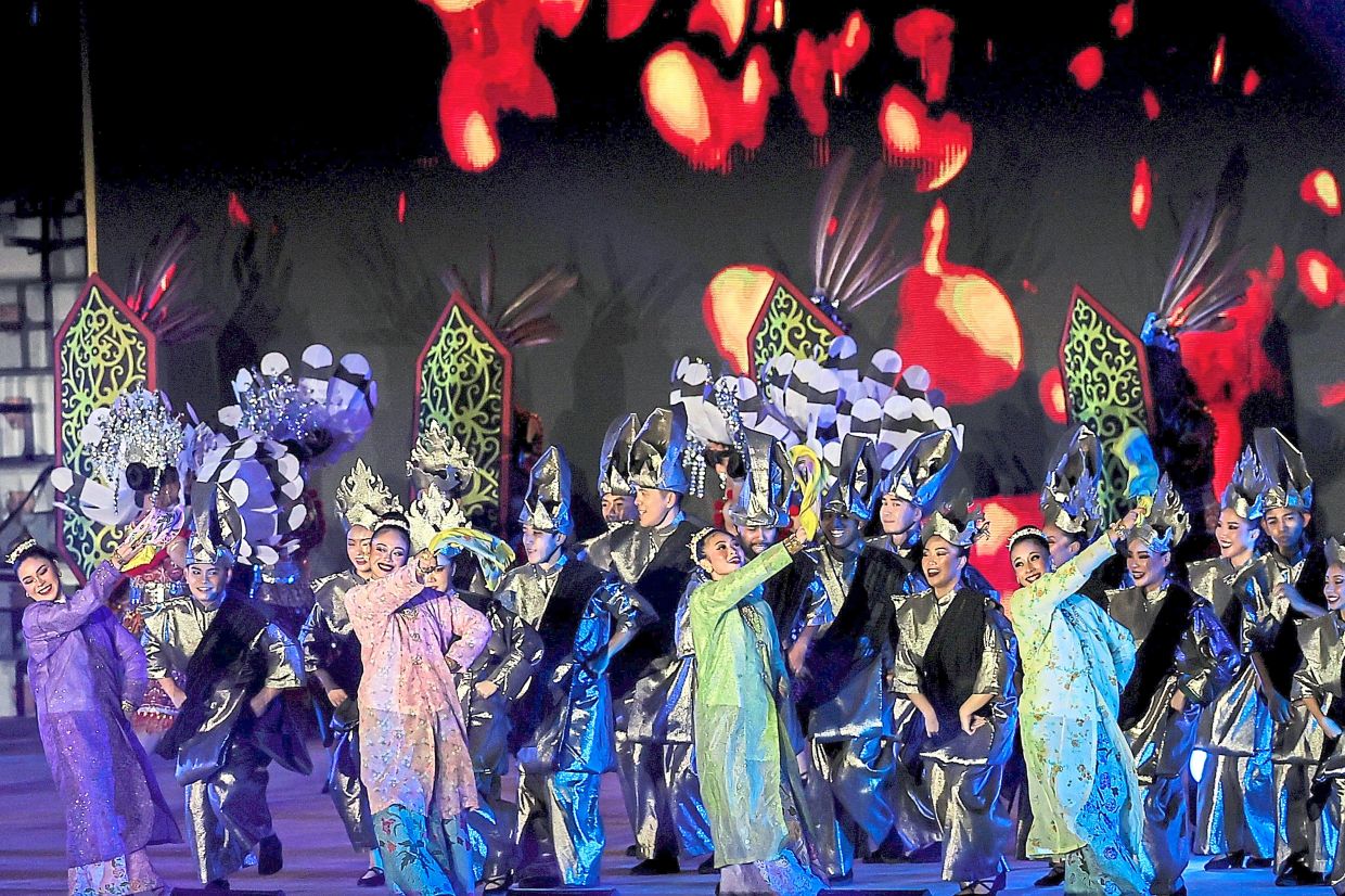 3. Dancers performing ‘Ritma Harmoni (Rhythm in Harmony)’ during the closing ceremony. — Bernama