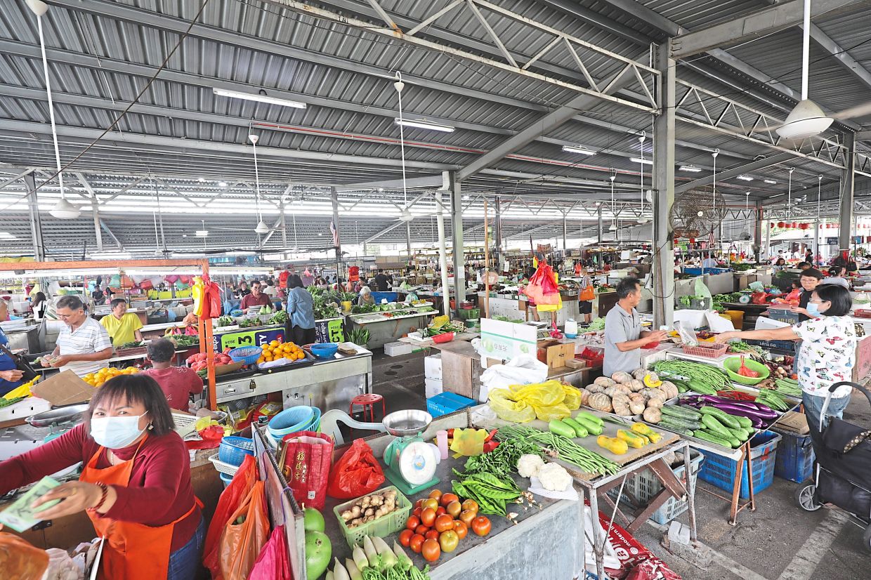 Traders at Pasar Awam SK10 have been relocated to a temporary site to make way for an upgrade on the old market.