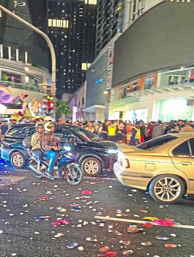 The operations include addressing rubbish in public places, such as pictured above along Jalan Bukit Bintang.