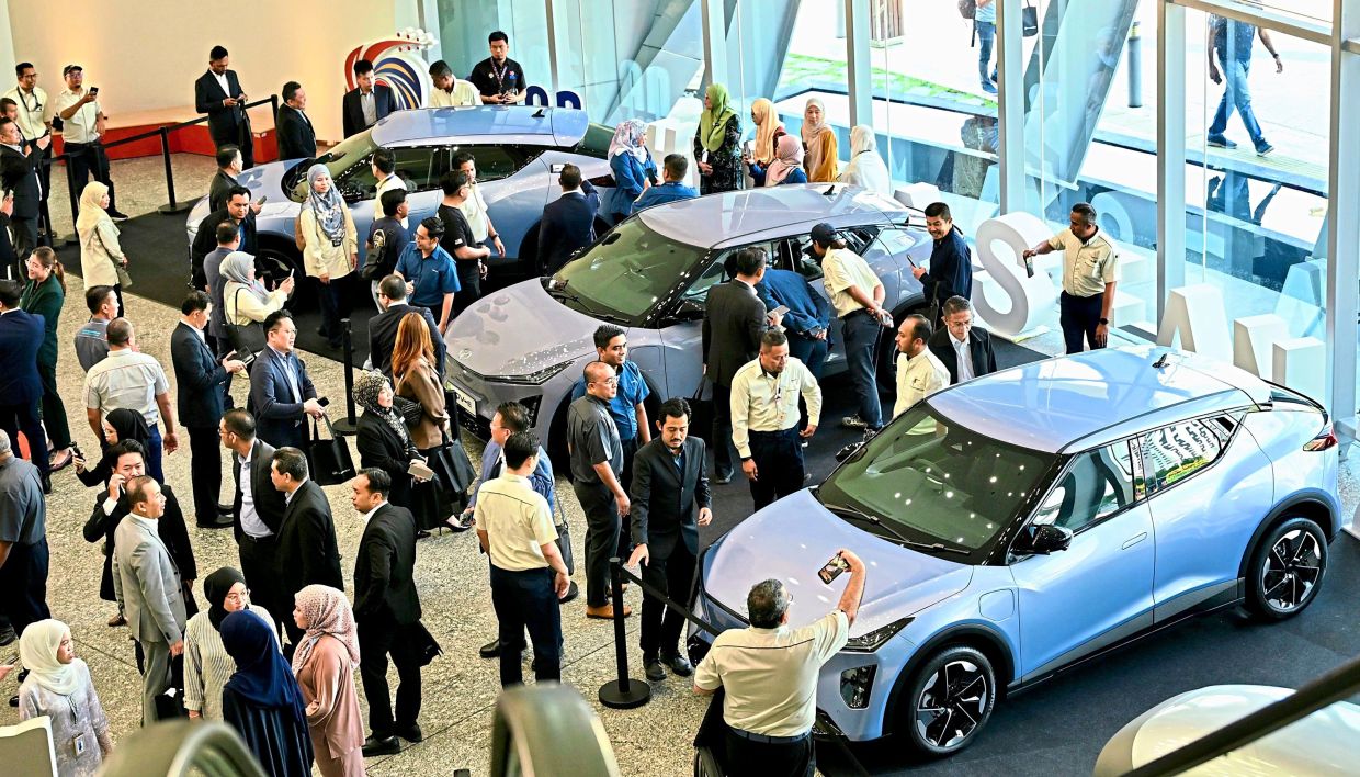Elektrofahrzeuge und neue Modelle kurbeln Autoverkäufe im 4. Quartal an