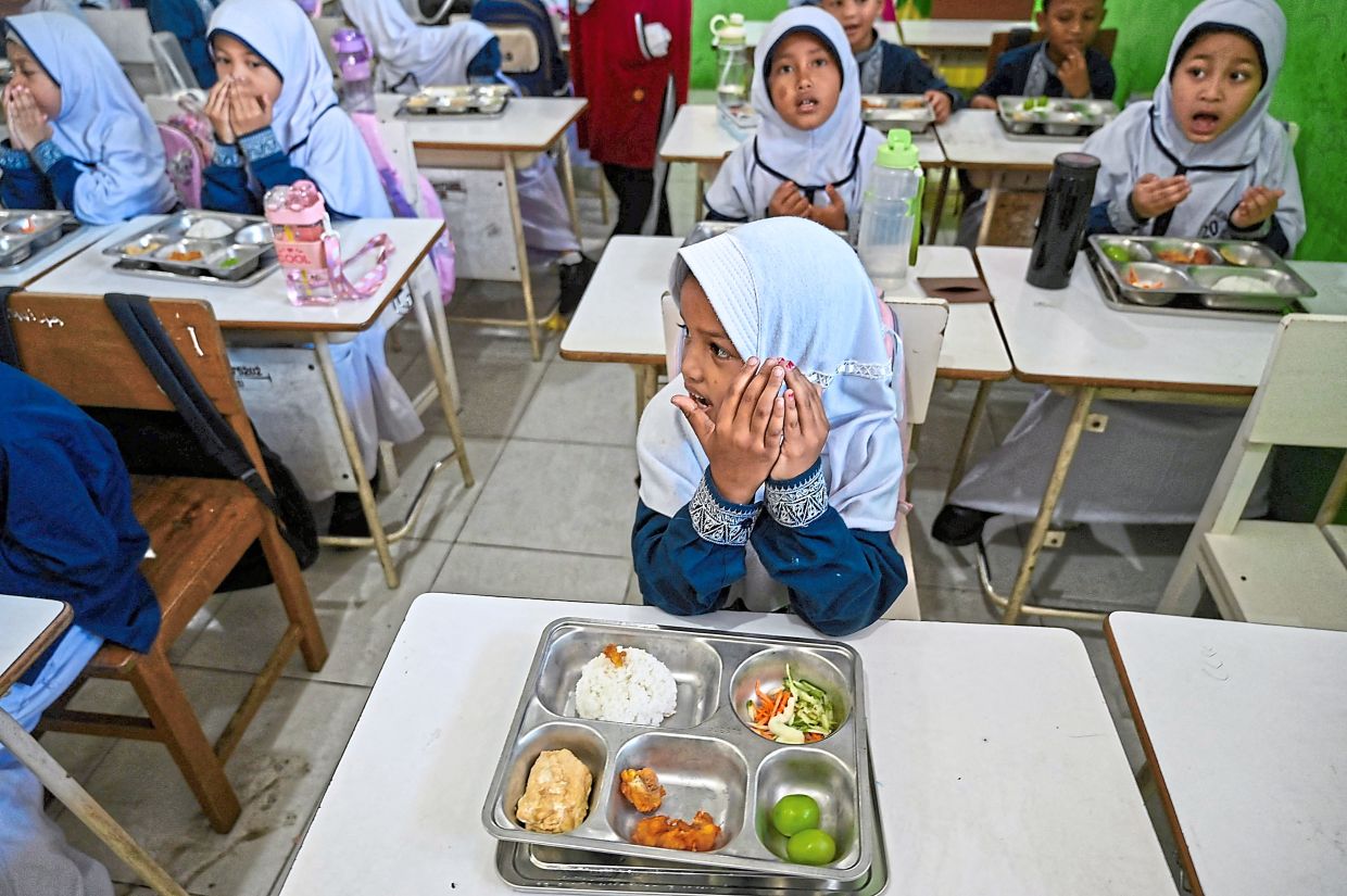 Indonesia's free meal scheme to reach 80 million recipients by April, behind target