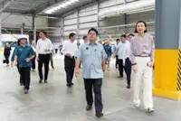 Ewon Benedick pays working visit to major solar plant