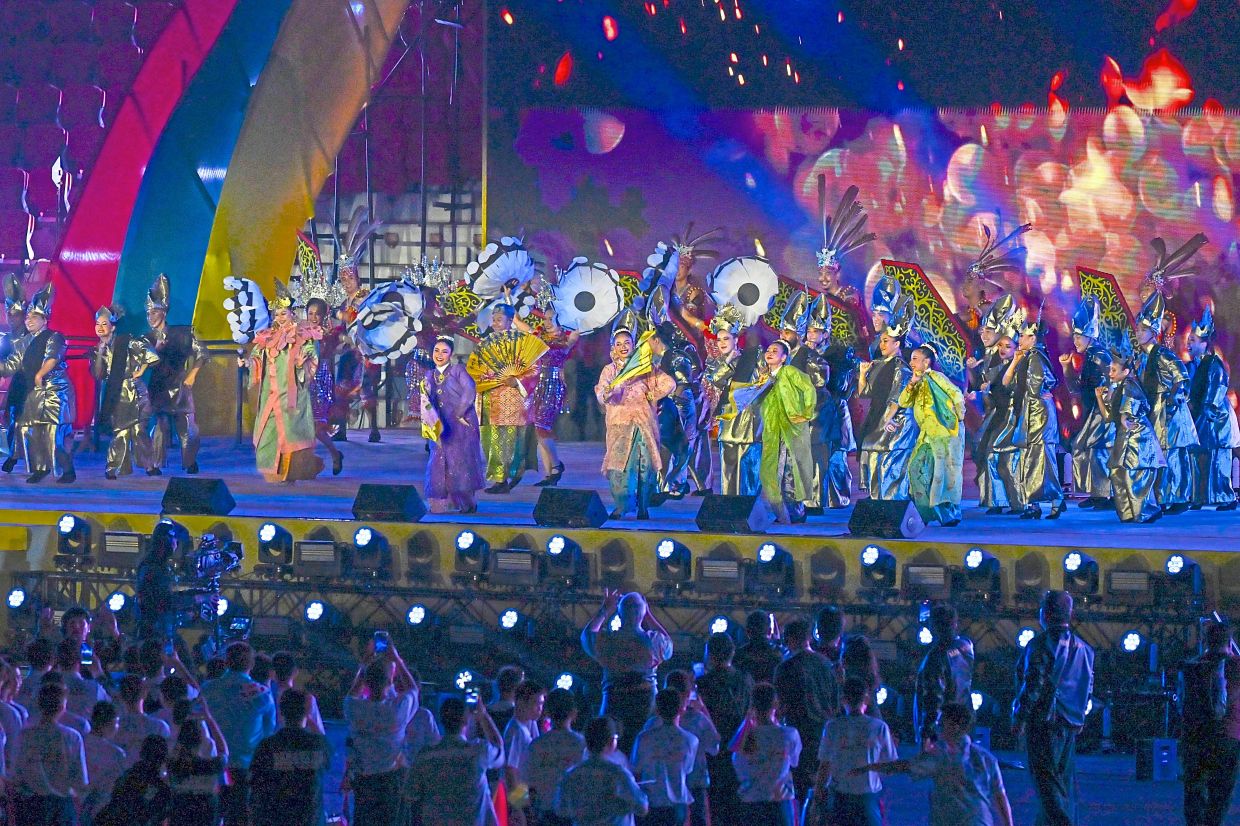  Malaysia’s ‘Rhythm In Harmony’ performance; 