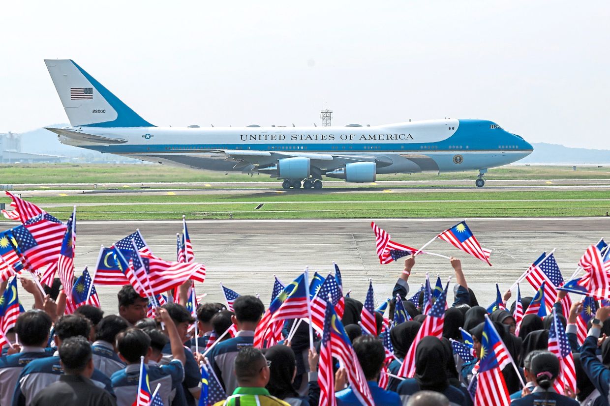 The Air Force One plane of United States president Donald Trump departing Malaysia after his two-day visit during the 47th Asean Summit in Kuala Lumpur. — Bernama