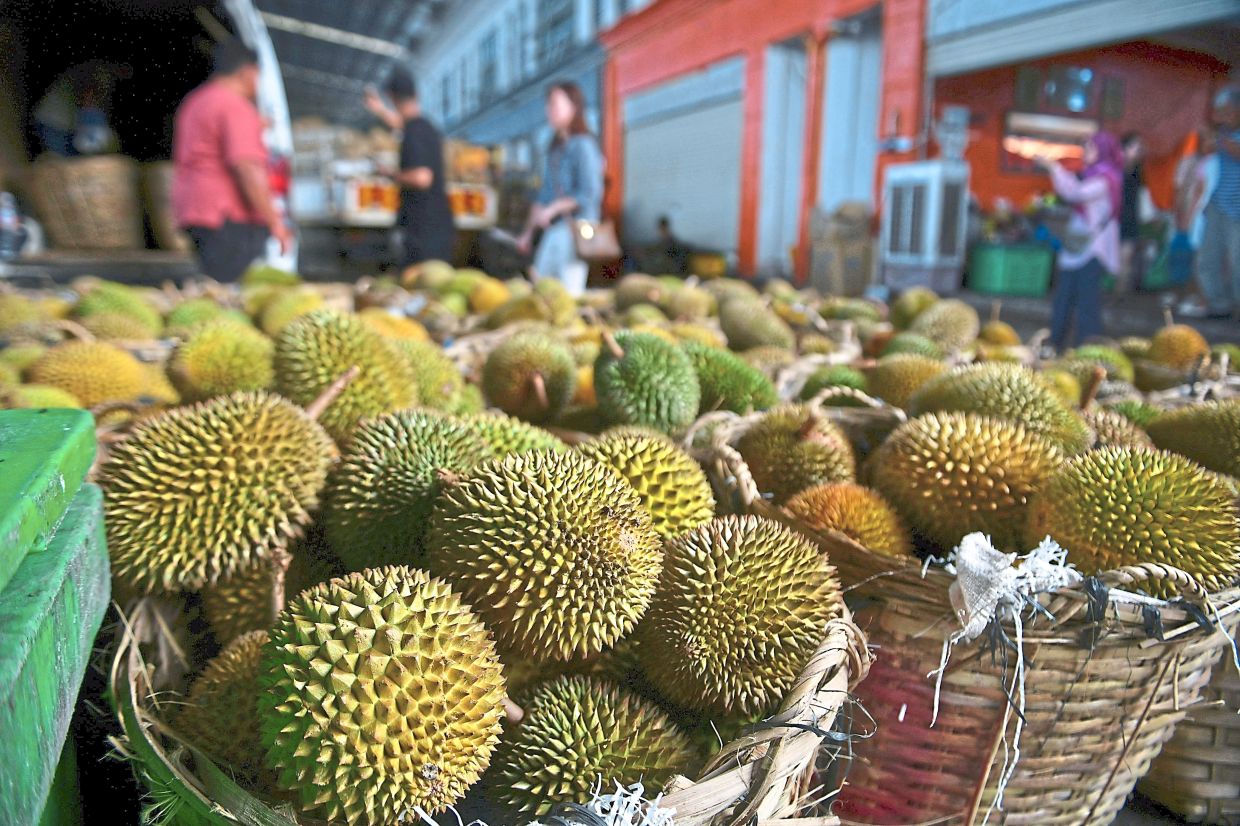 Sarawak durian ‘happy hour’ smells like a good deal
