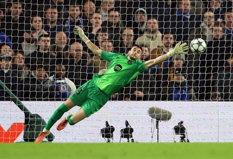 Soccer-Espanyol ban Barcelona symbols at stadium as Garcia return raises derby tensions