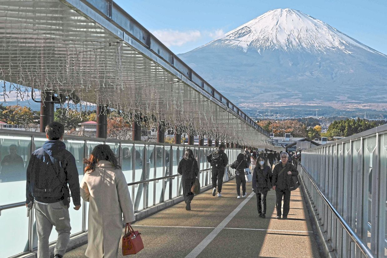 China curtails travel to Japan, ordering visa applications cut