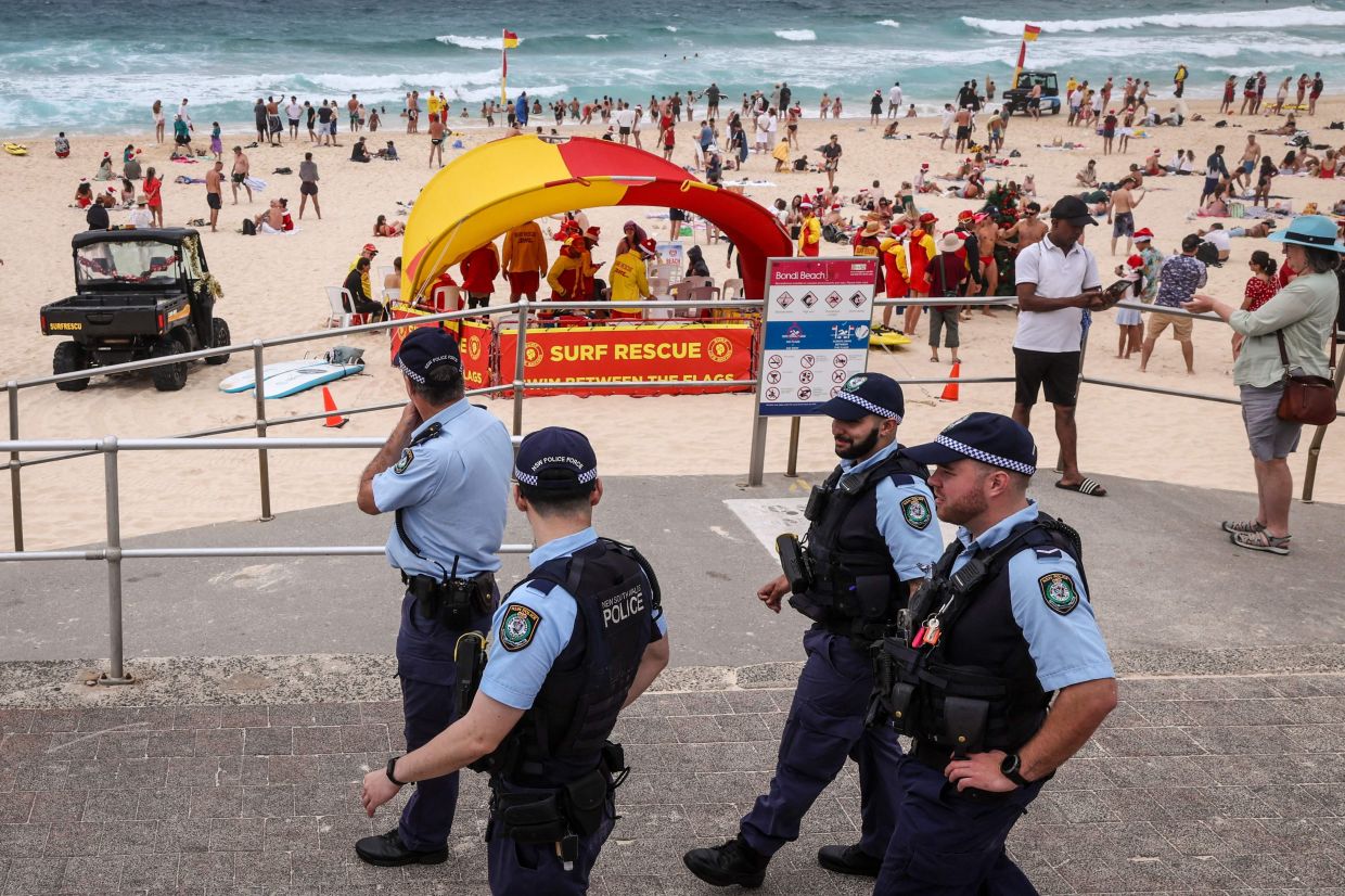 Thousands of police deployed to ensure safe New Year celebrations in Victoria, Australia