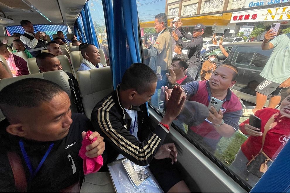 Eighteen detained Cambodian soldiers return home after 155 days