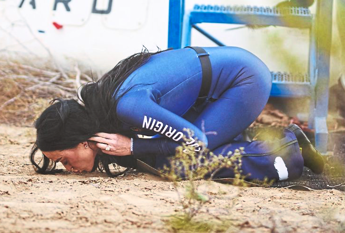 Katy Perry kissed the ground and she liked it. Photo: Blue Origin/Instagram 