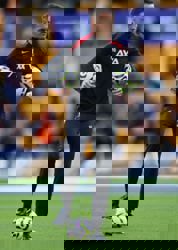 Soccer-Liverpool set-piece coach Briggs leaves club