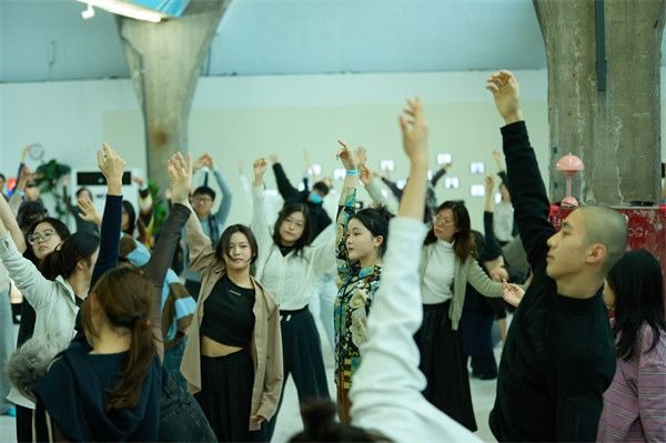 Reflective New Year festivities grow popular in China