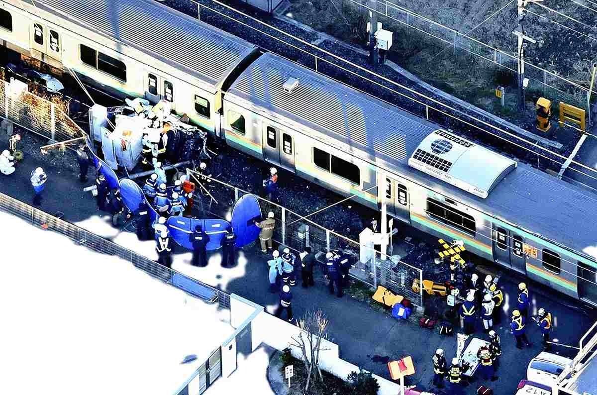 Train collides with car at crossing on Japan's JR Utsunomiya Line, partially derails