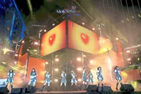 PM leads crowd in ringing in New Year