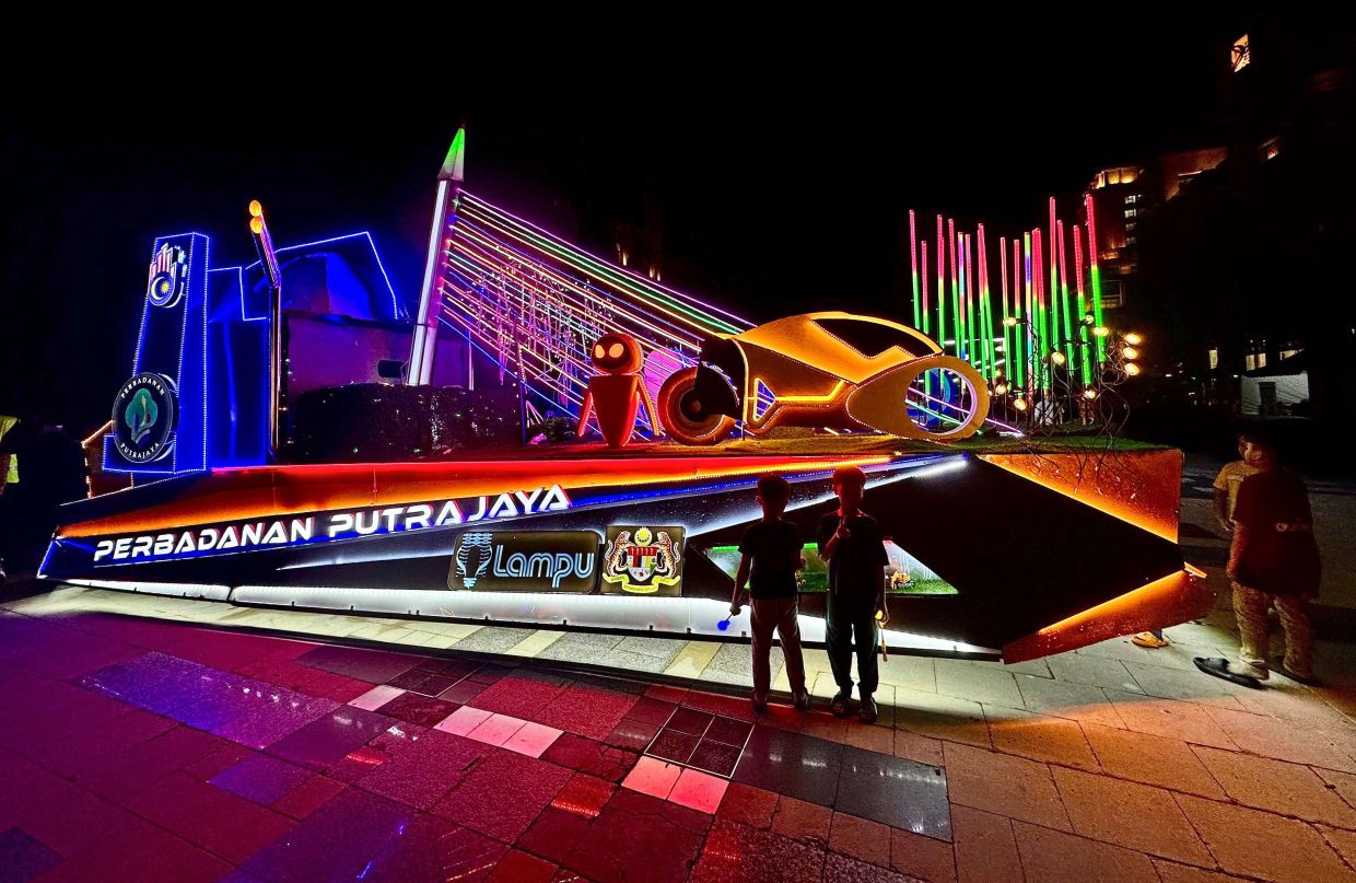 The Light and Motion Putrajaya (Lampu) Festival will take place at Dataran Putrajaya, Precinct 3 at the end of the year.
