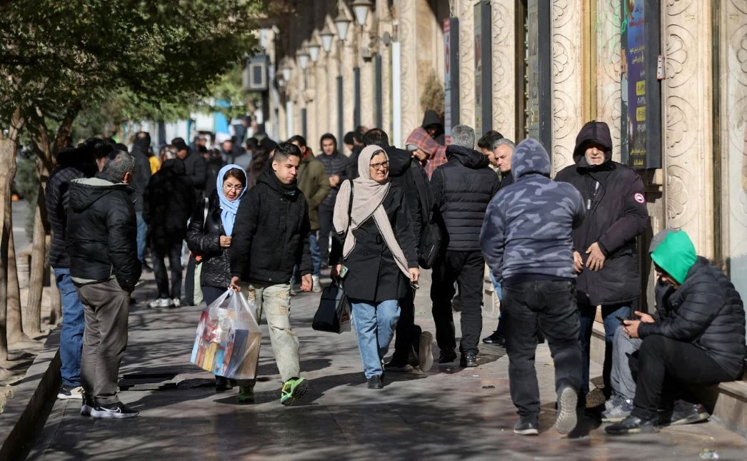 V protestih v Iranu zaradi visokih življenjskih stroškov umrlo več ljudi