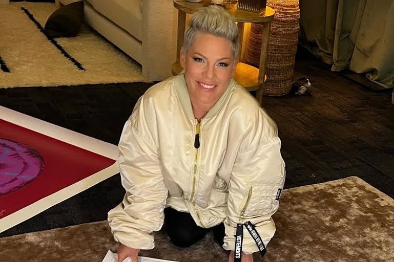 Singer Pink undergoes neck surgery on New Year’s Eve