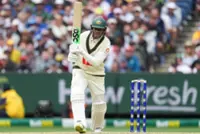 Cricket-Australia farewell Khawaja as England fight for scraps in final Ashes clash