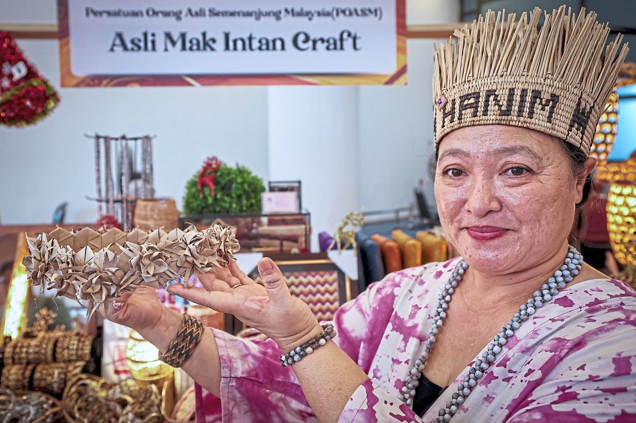 Hanim showing a floral tempok that she made at Festival Irama Asli & Asal 2025.- Bernama