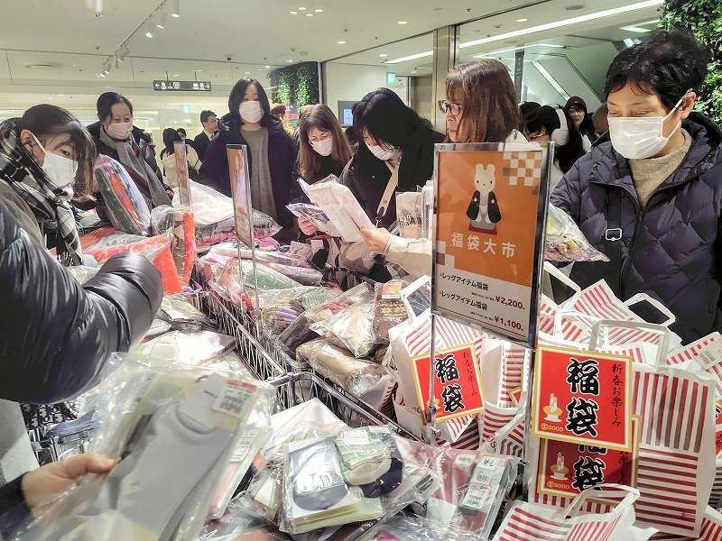 Japan’s department stores close for New Year, giving their employees a break