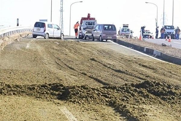 Tea leaves cause 11-car pileup in Japan’s Tochigi Prefecture; resulting in one death, three taken to hospital