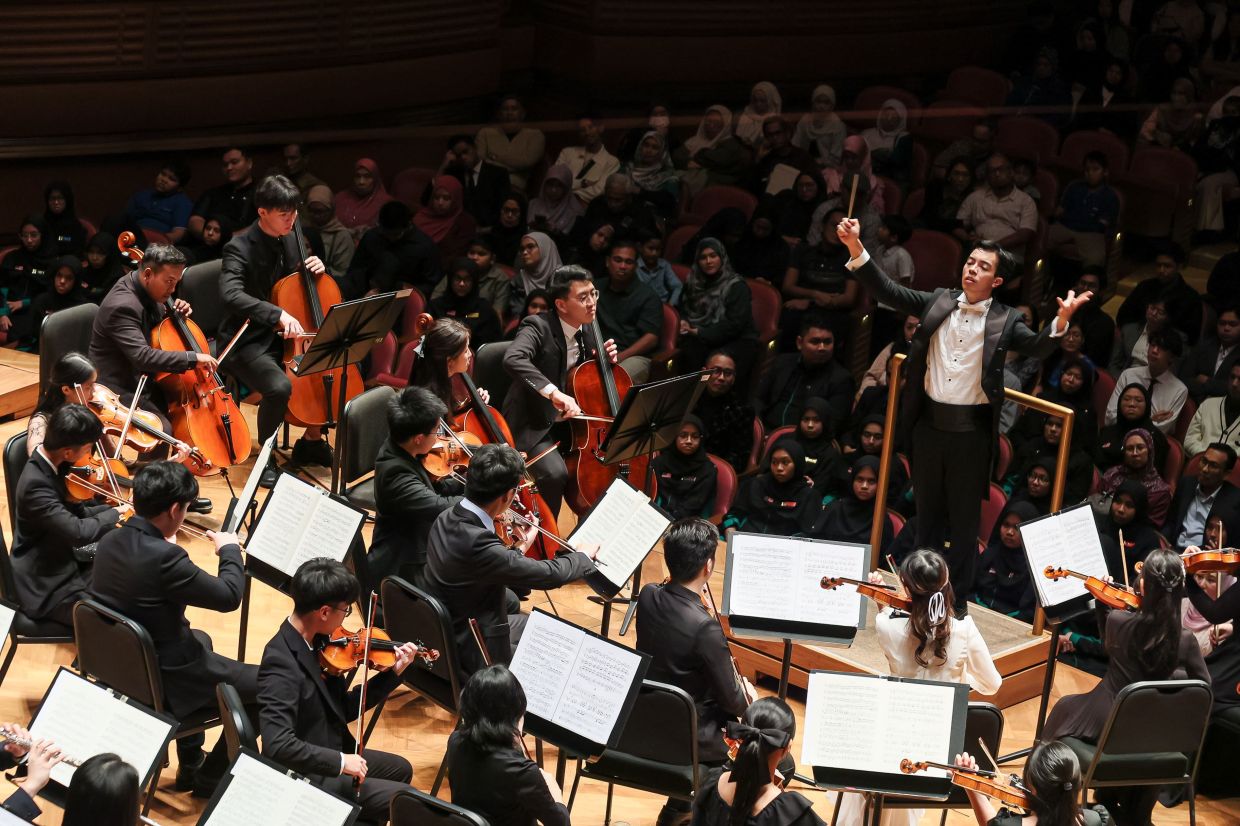 At the helm, Tengku Irfan guided the Malaysian Philharmonic Youth Orchestra (MPYO) through a programme of classical works last October at Dewan Filharmonik Petronas, including a newly commissioned piece by Lee Si Yuan titled 'Adventurous Spirit'. Photo: MPO