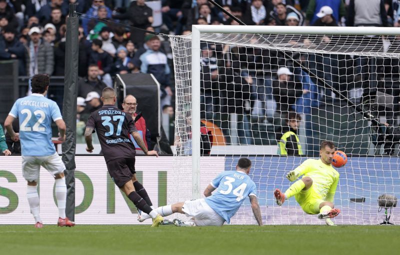Soccer-Napoli keep pace in title race after defeating Lazio in stormy contest