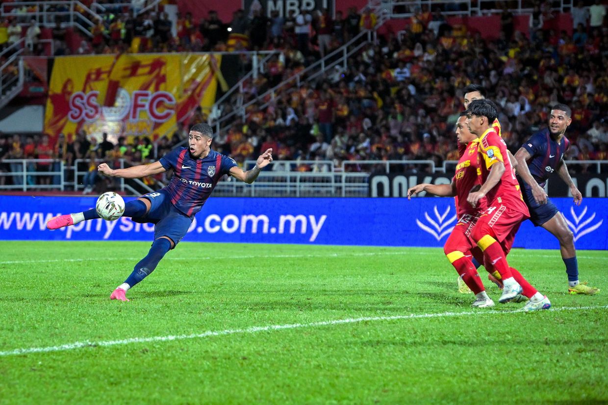 JDT down Selangor to tighten grip at the top