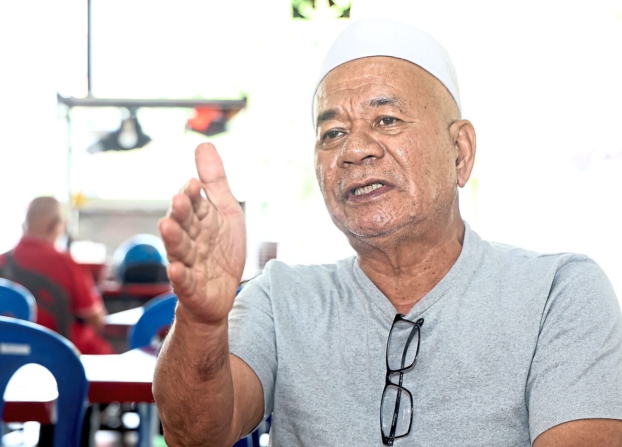 Muin says Bandar Seri Permaisuri hawker centre is more comfortable with additional roofing.