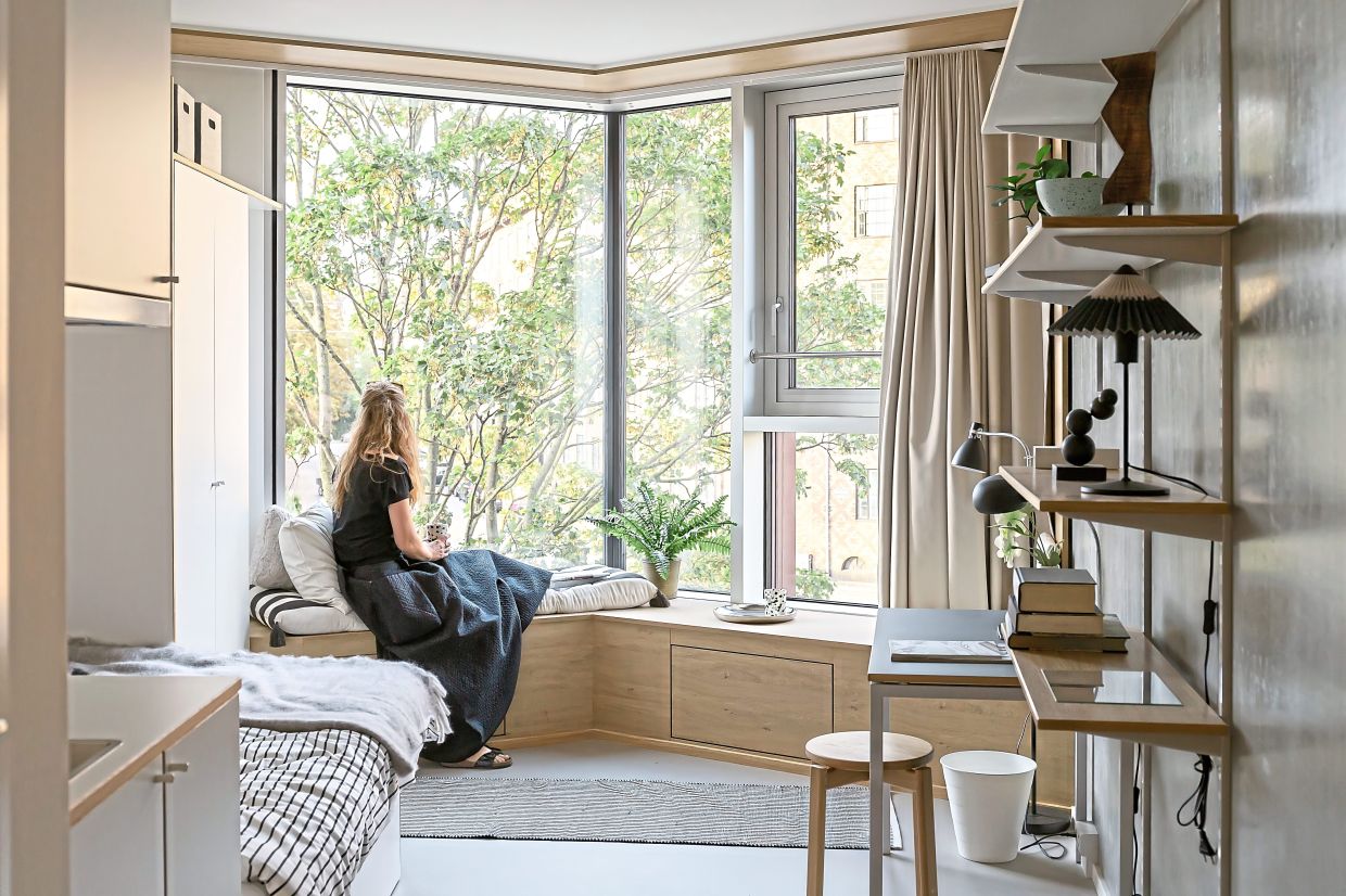 The bay window in the apartments functions as a socialising nook, noise filter and facilitates natural ventilation. — YULIA KOZLOVA