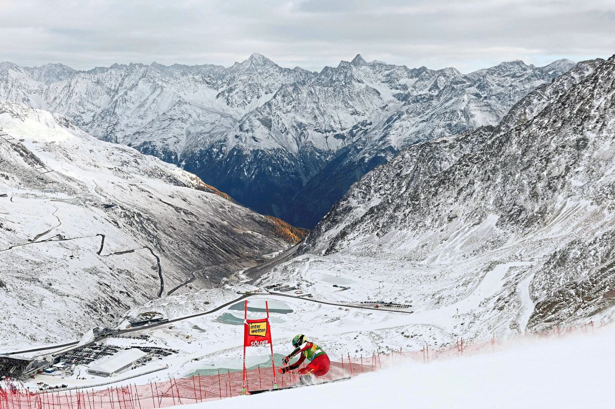 Austrian pro skiier Julia Scheib in action in Solden. — Expa/JOHANN GRODER/dpa
