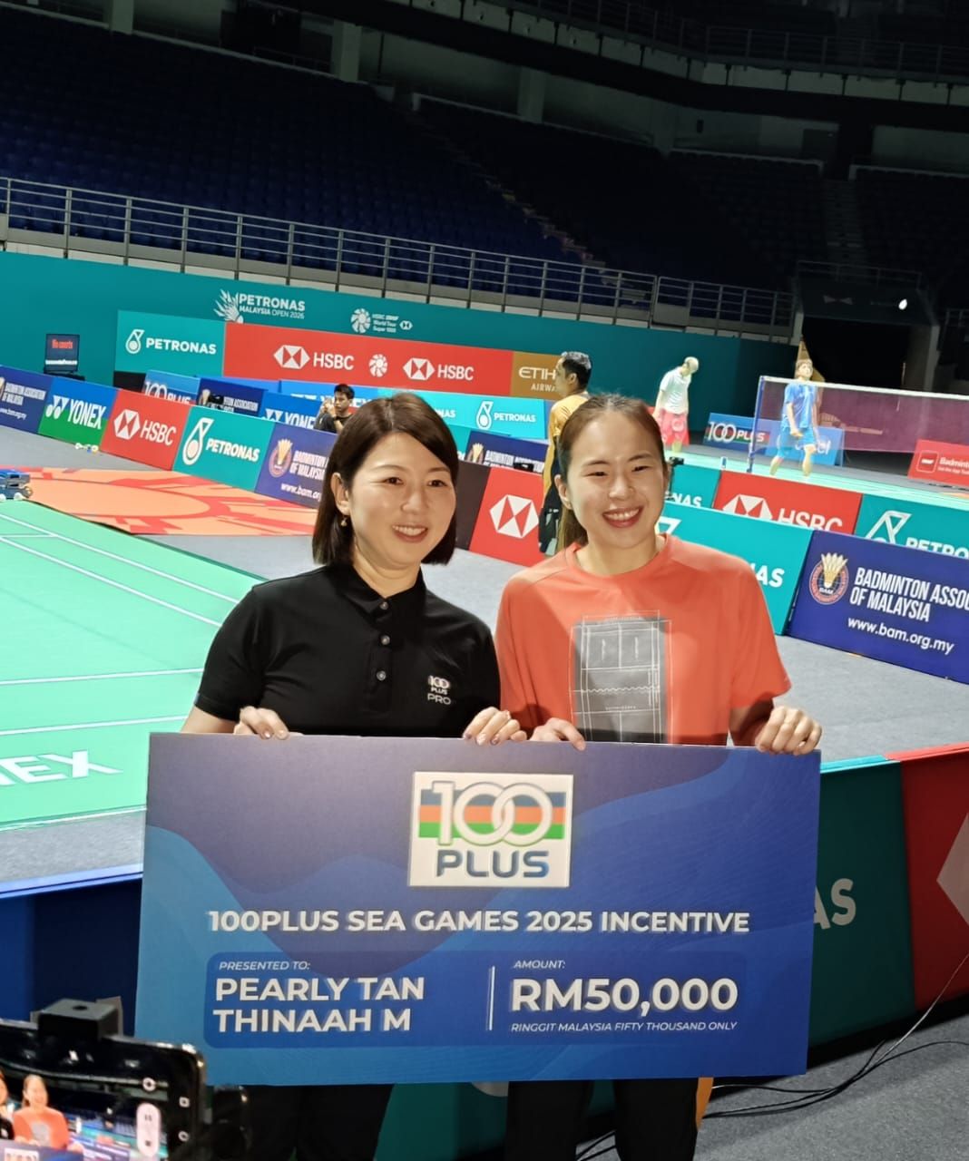 Power up: Doubles shuttler Pearly Tan receives RM50,000 mock cheque from F&N head of marketing Leong Wai Yin after winning gold in the Thailand SEA Games with M. Thinaah. The cheque was handed on Monday (Jan 5) at the Axiata Arena in Bukit Jalil.