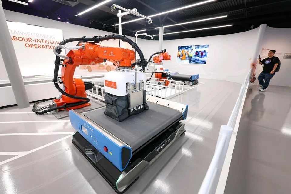 Robotic arms could potentially be used for baggage handling in the upcoming T5. - ST 