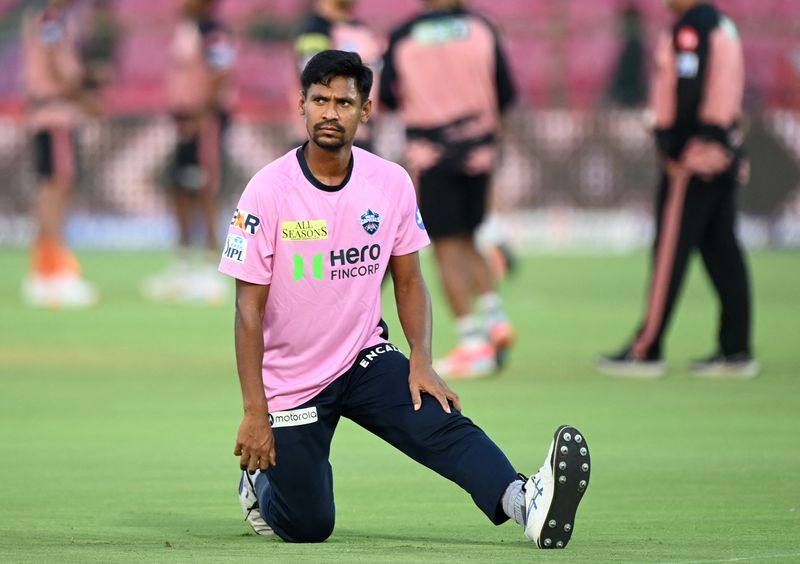 Cricket-Bangladesh bans IPL broadcasts after Mustafizur snub