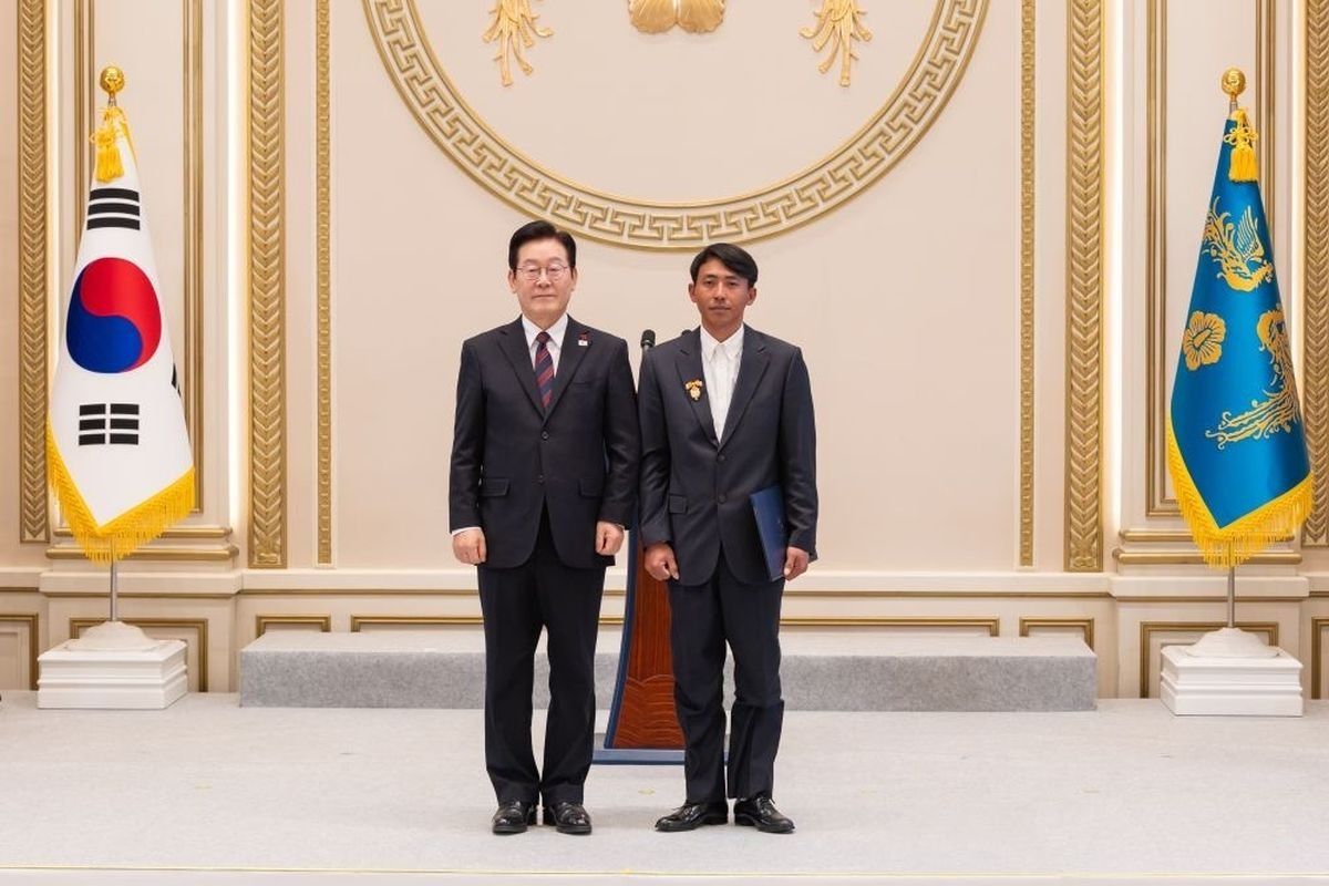 Indonesian migrant worker receives S. Korean presidential award for heroic act