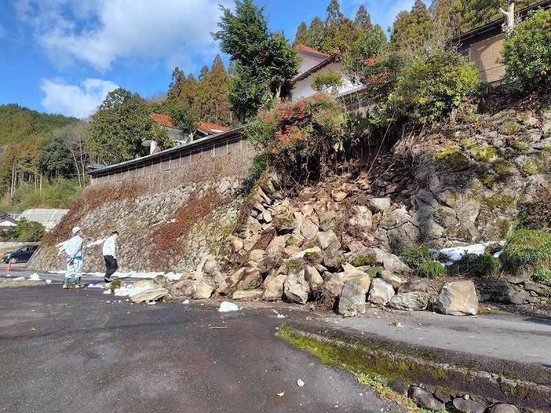 Strong earthquakes hit Japan’s Shimane and Tottori Prefectures; injuries reported from falls, cooking oil burns