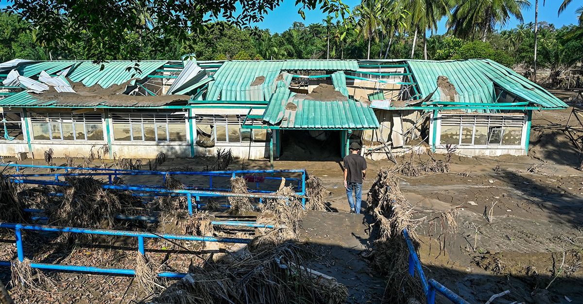 Indonesia flood kills 16, displaces hundreds