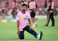 Cricket-Bangladesh bans IPL broadcasts after Mustafizur snub