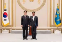 Indonesian migrant worker receives S. Korean presidential award for heroic act