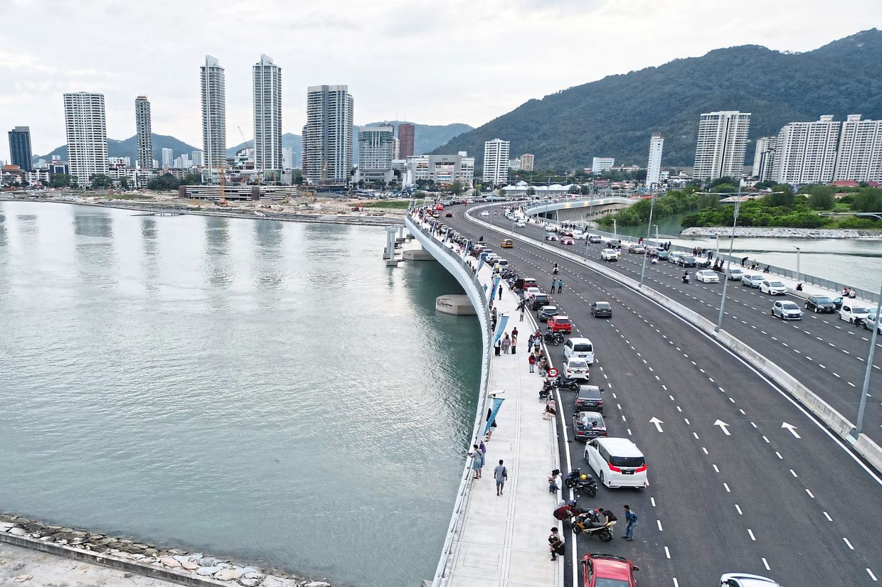 A newly constructed bridge that connects Gurney Drive to Andaman Island is quickly becoming a popular spot for both locals and tourists to enjoy panoramic coastal views.